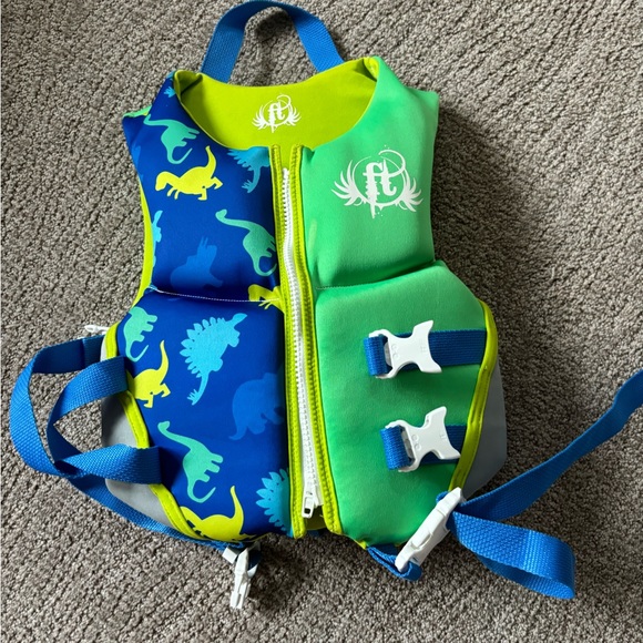 Child Full Throttle Rapid Dry Life Jacket
(33-55 Ibs) - Picture 1 of 7